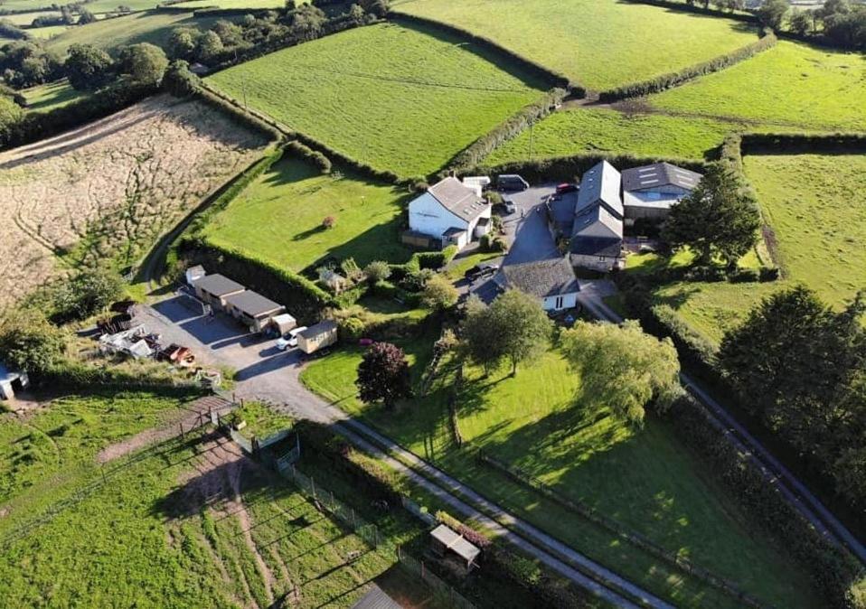 The Reindeer Retreat Buttercup Twin Hotel Kidwelly Exterior foto